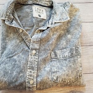 Free State Mens acid washed long sleeve button down shirt.  Size XL.